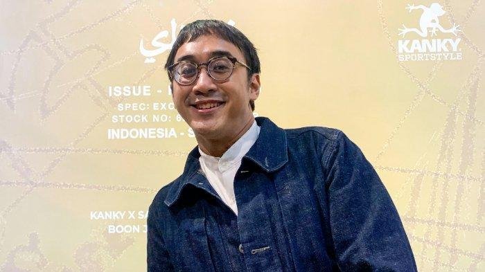 Semakin Tua, Dimas Danang Makin Nyaman dengan Model Sepatu Ini