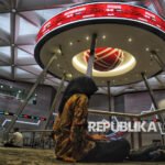 IHSG Diperkirakan Stagnan, Terpukul oleh Sentimen Global dan Lokal