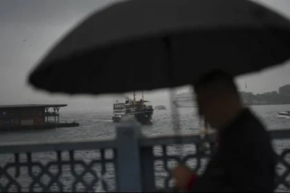 Prakiraan Cuaca BMKG: Di Mana Hujan Lebat Akan Mengguyur Indonesia pada 1 Juni 2025?