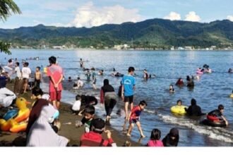 Pantai Arteri Mamuju: Surga Tersembunyi yang Menjadi Andalan Akhir Pekan Warga